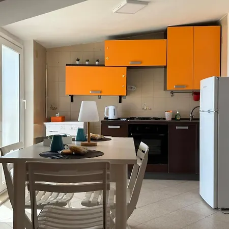 Apartment Sanlorenzobeach, Frontemare, Veranda Sleeps 4 *