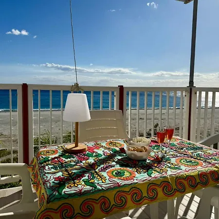 Apartment Sanlorenzobeach, Frontemare, Veranda Sleeps 4 Marina di San Lorenzo