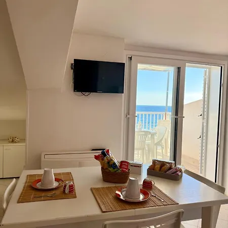 San Lorenzo Beachfront Con Veranda Vista Mare 4 Posti * Marina di San Lorenzo