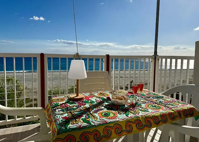 Apartamento Sanlorenzobeach, Frontemare, Veranda Sleeps 4 Marina di San Lorenzo